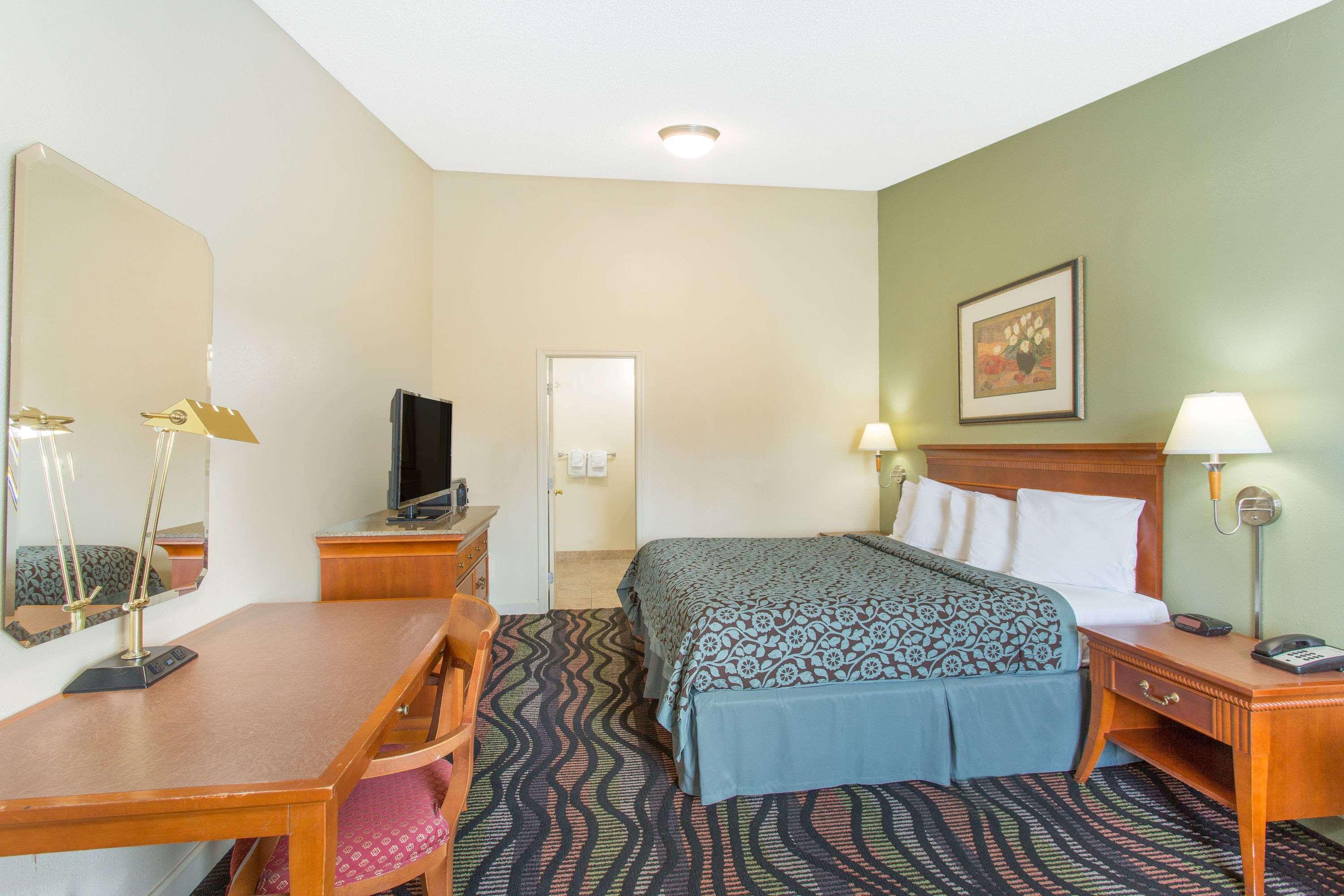 Days Inn By Wyndham Florence/I-95 North Exterior photo