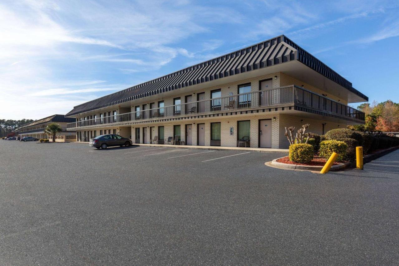 Days Inn By Wyndham Florence/I-95 North Exterior photo