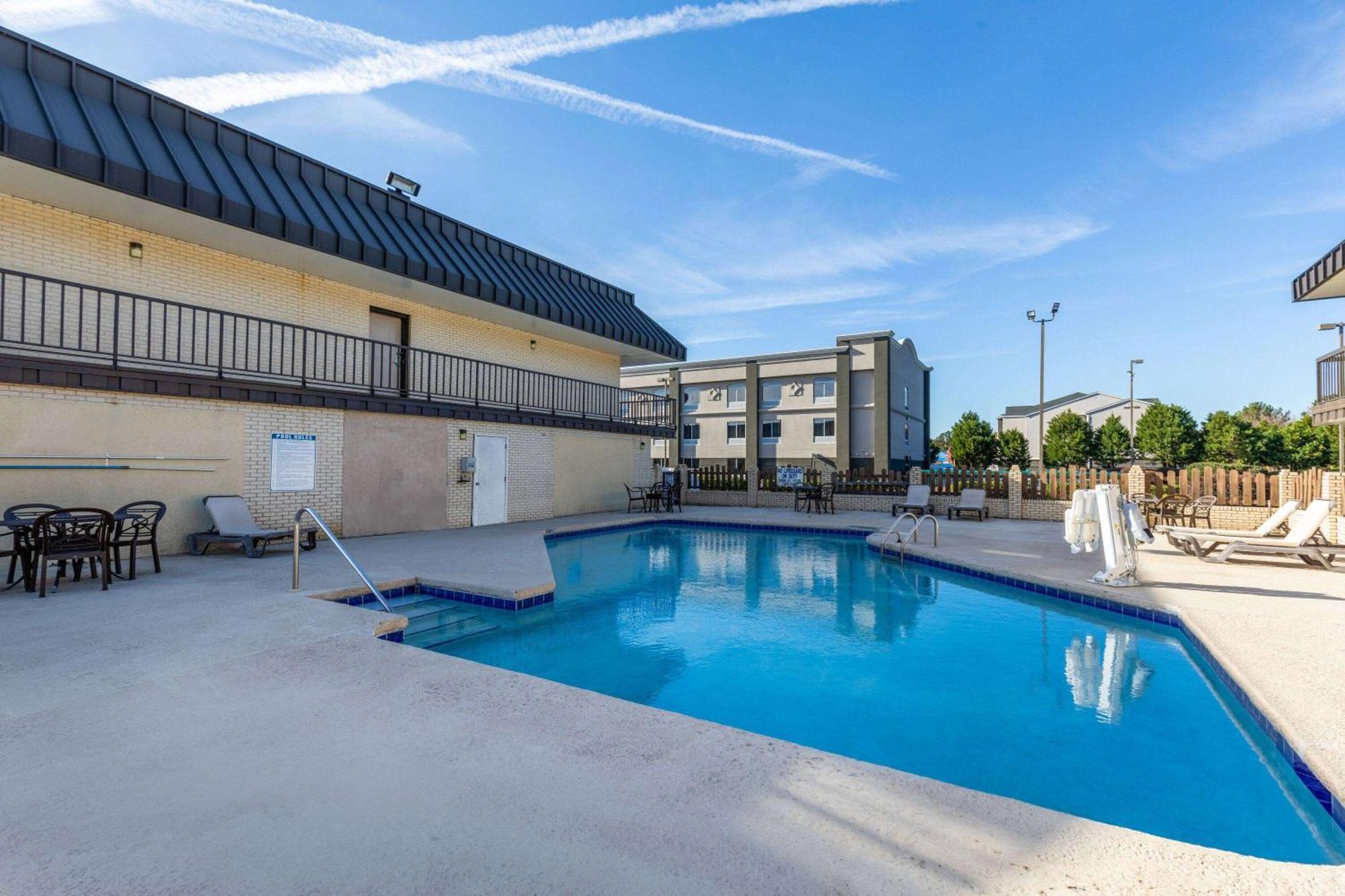 Days Inn By Wyndham Florence/I-95 North Exterior photo