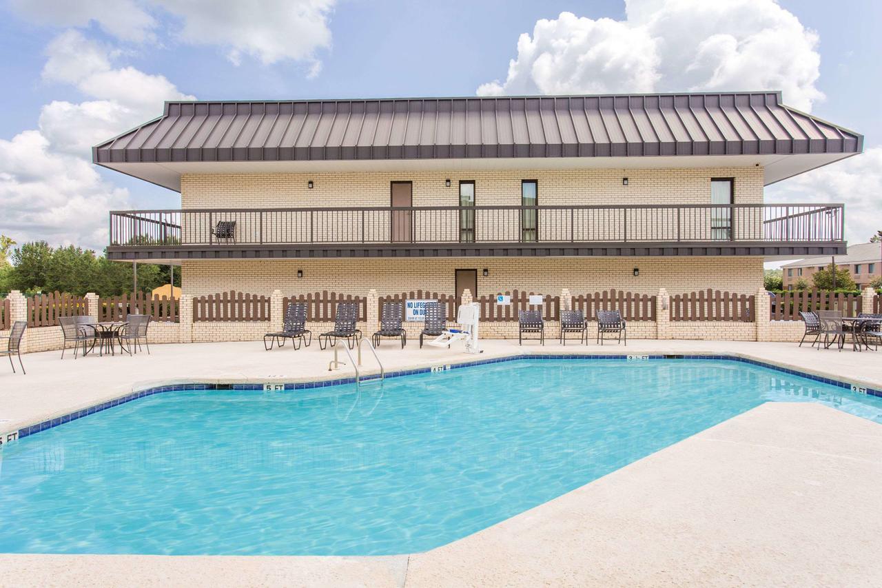 Days Inn By Wyndham Florence/I-95 North Exterior photo