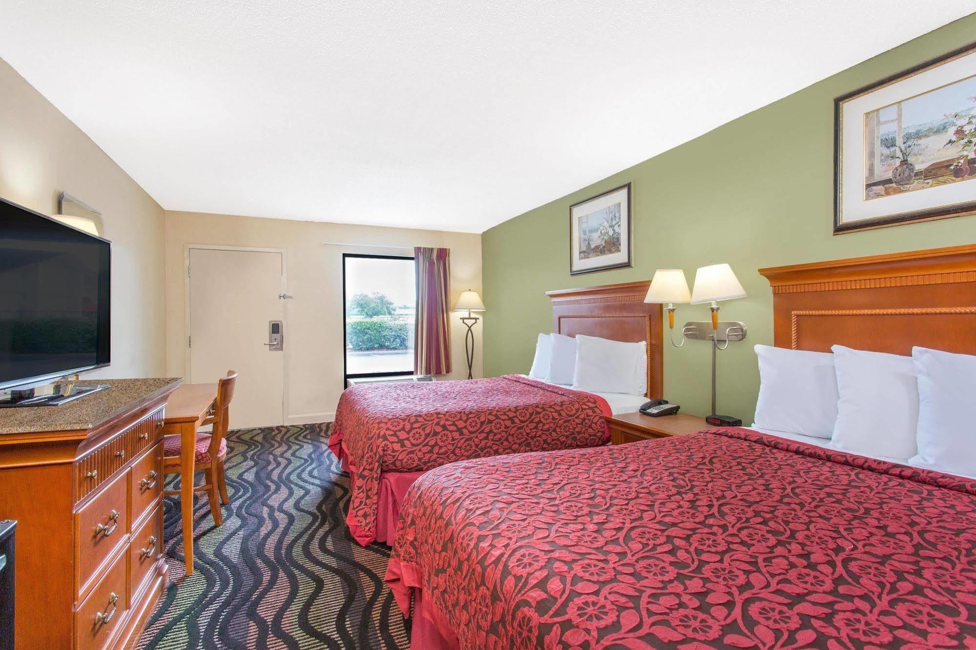 Days Inn By Wyndham Florence/I-95 North Exterior photo